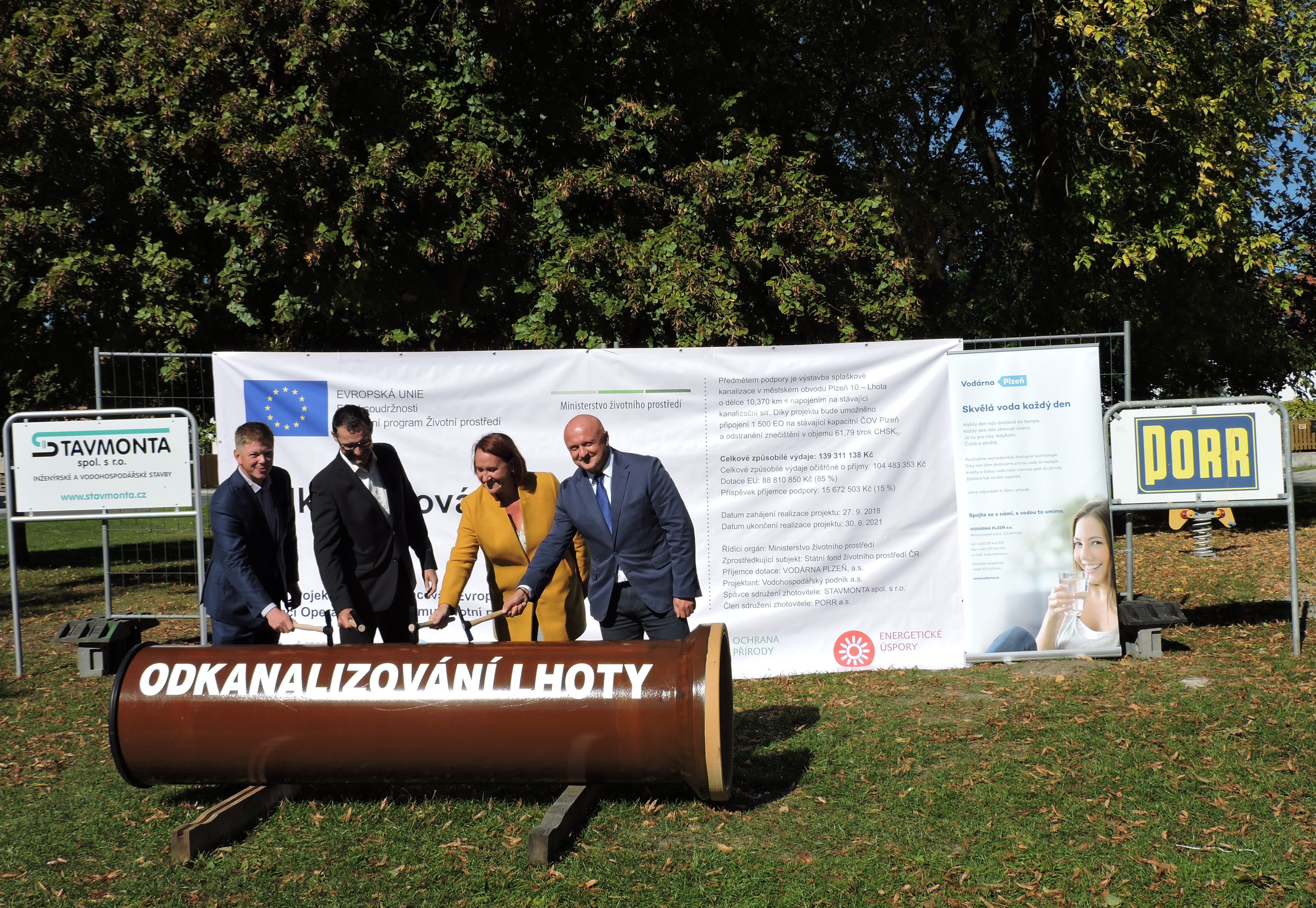 Oficiální zahájení projektu v podání předsedy představenstva společnosti Pavla Šindeláře, Jiří Šáry za společnost PORR, Zdeňky Hončarové za MO Plzeň 10 a Milana Lešky za Stavmontu (zleva)